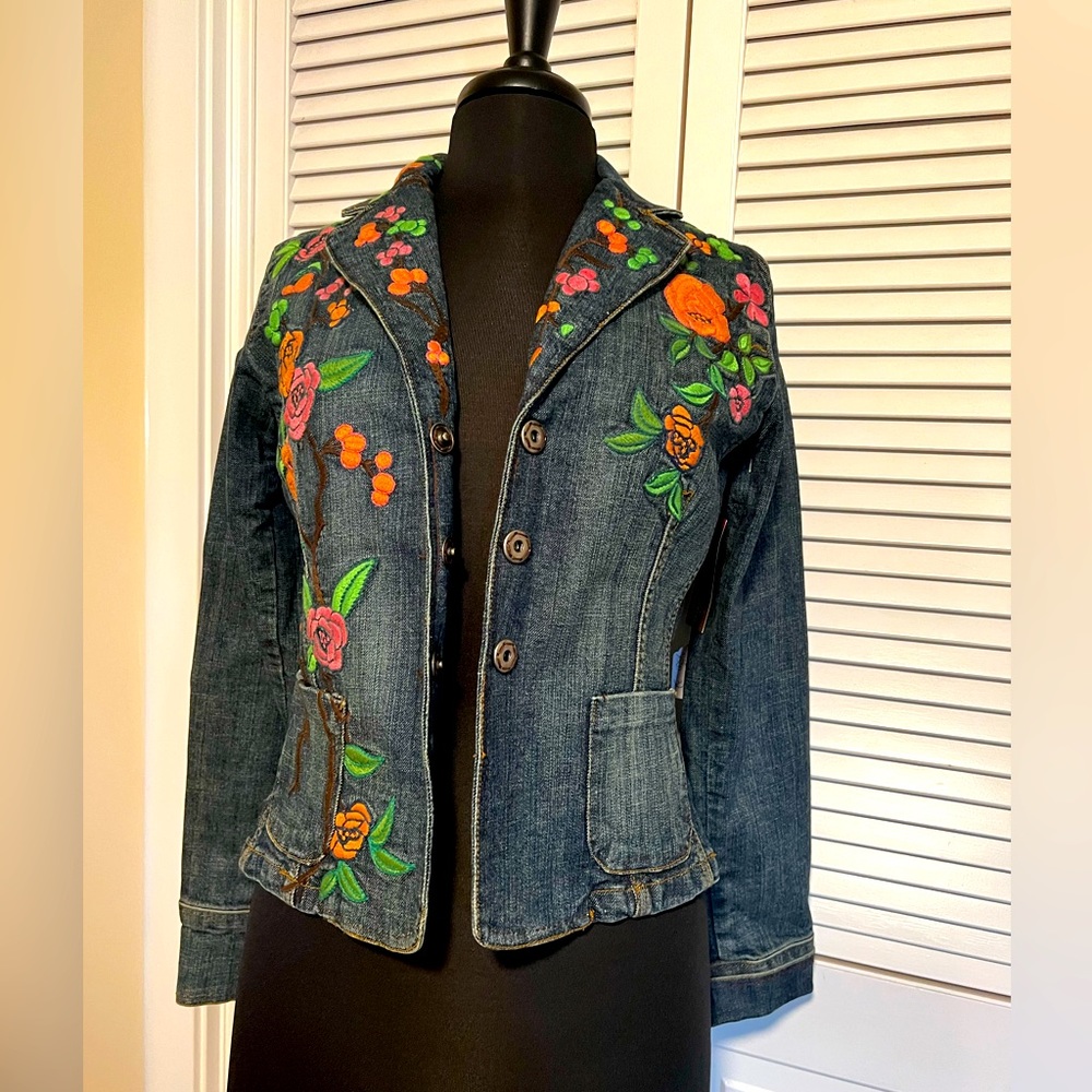 Embroidered denim jacket E by EC like new size 4